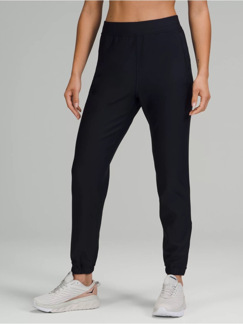 Lululemon black adapted state pants in size 6